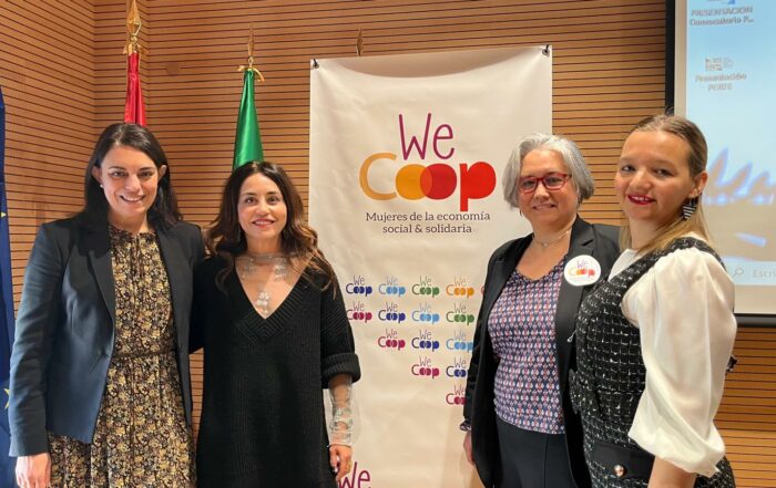 Elena Aznar con el equipo de WeCoop y del PERTE ESyC del MITES en Jerez, Cádiz, febrero de 2024